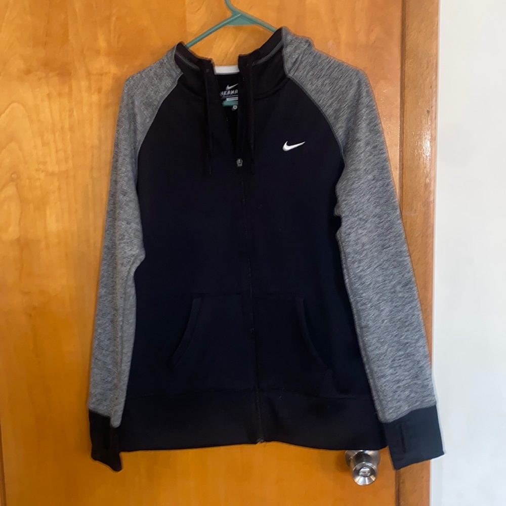Nike therma fit black hooded zippered jacket. Like new, good condition